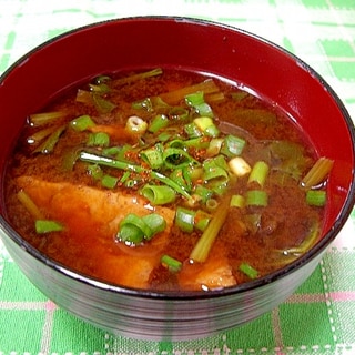 小松菜と油揚げのお味噌汁(赤だし)